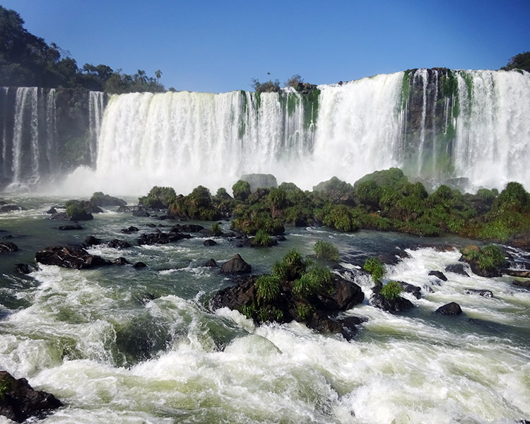IGUAZ&Uacute; FALLS DAY-TRIP